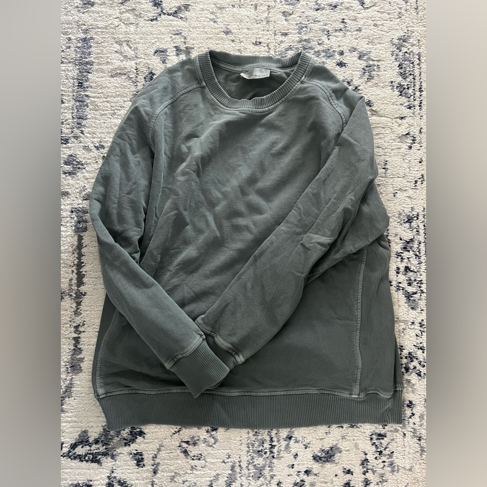New without tag Light Olive French Terry Vintage
Wash Maternity Pullover